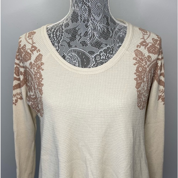 FREE PEOPLE Long Sleeve Cream Shirt with Brown Paisley Pattern On Shoulders ✨🤎 - Picture 3 of 9